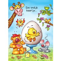 Grote paasei met kuiken