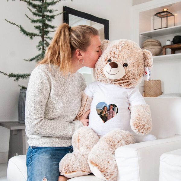 Mega knuffelbeer met bedrukt T-shirt