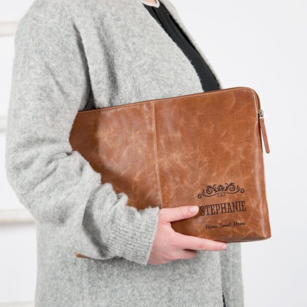 Leren laptophoes graveren - Bruin (17 inch)