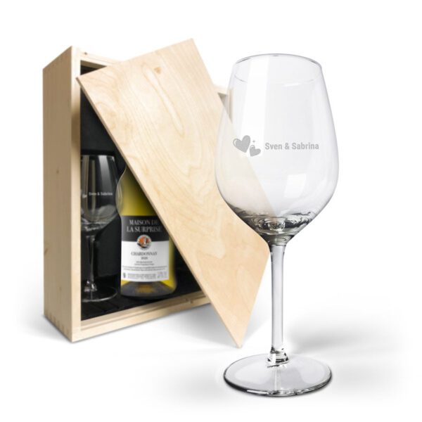 Wijnpakket met glas - Maison de la Surprise Chardonnay (Gegraveerde glazen)