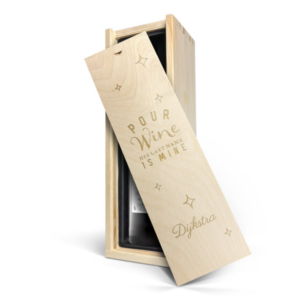 Wijn in begegraveerde rukte kist - Maison de la Surprise - Merlot