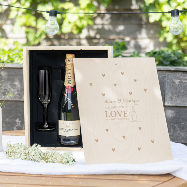 Champagnepakket met glazen - Moët & Chandon Brut - Gegraveerde deksel